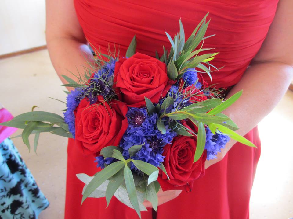More wedding flowers...this time grown by Julia Bliss...I've never seen that roses and cornflowers combo before...top banana! 